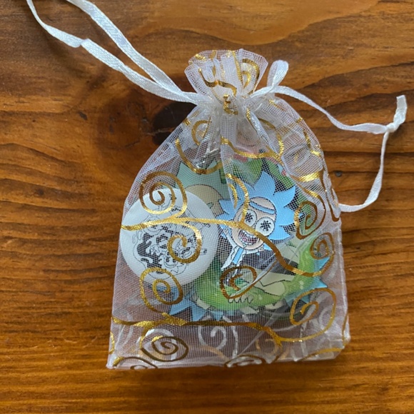 Assorted Rick and Morty Pins and Buttons - Picture 5 of 5